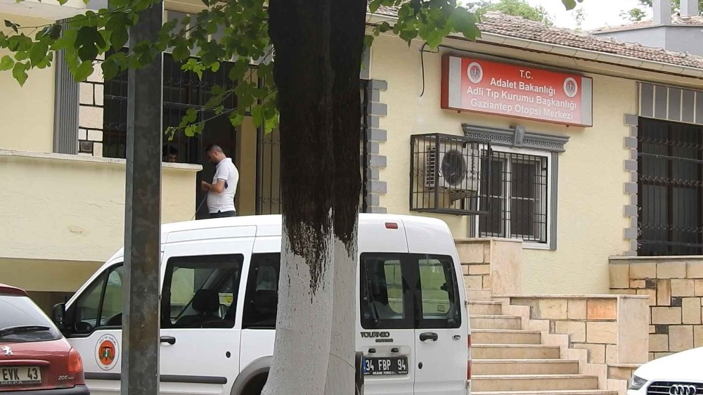 Define için kazdığı çukura düşen kişi öldü 