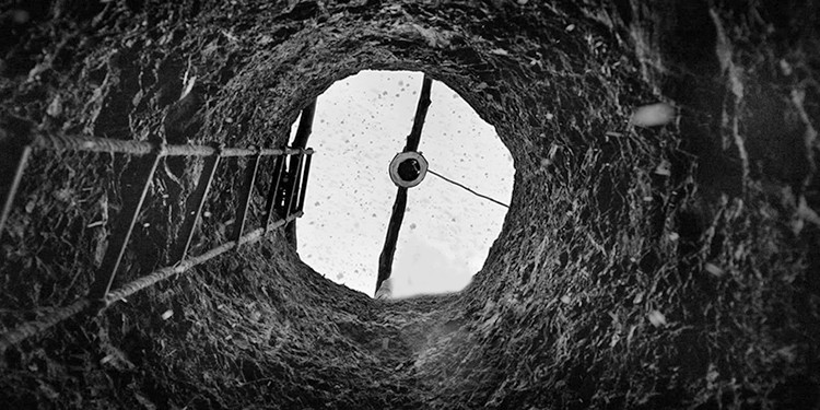 Defineciler az daha arzın merkezine ulaşacaktı: Hayrete düşen jandarma, kuyunun dibini göremedi