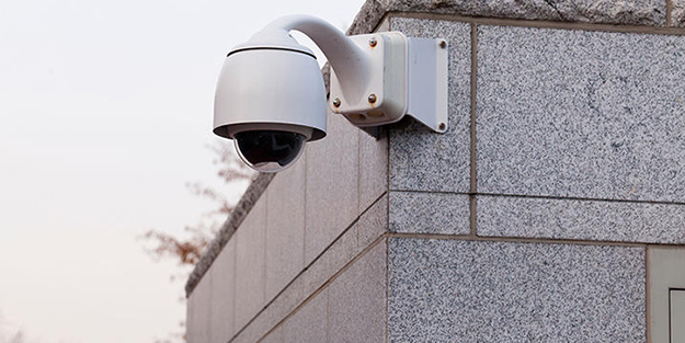 Definecilerin talanına uğrayan kiliseye muhtardan kameralı çözüm