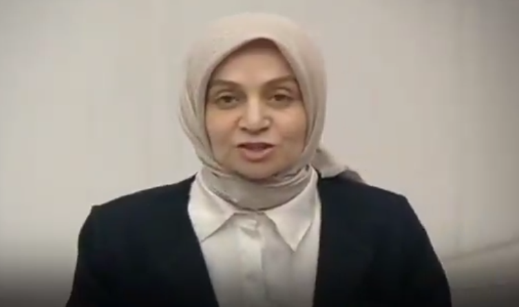 Değerler ayaklar altına alındı! Mezar başında rakı rezaleti vicdanları yaraladı!