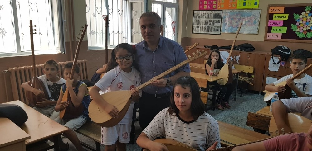 ‘Değerli zamanlar’ projesine Bakan Kasapoğlu’ndan malzeme desteği 
