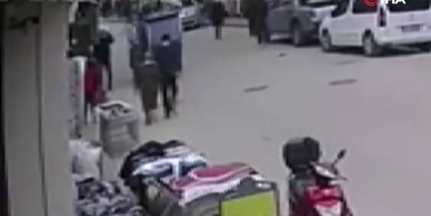 Dehşet anları kamerada! Acemi sürücü 4 kişiyi böyle ezdi