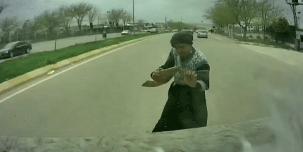 Dehşet anları kamerada! Halk otobüsünün çarptığı zihinsel engelli öldü