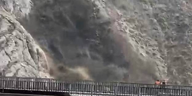 Korku dolu anlar! Yoldan geçen vatandaşlar dehşete kapıldı