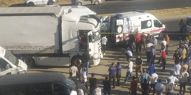 Dehşete düşüren kaza! Tırın camından içeri giren demir çubuklar can aldı