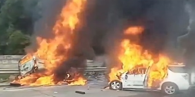 Dehşete düşüren trafik kazası faciası: 12 ölü!