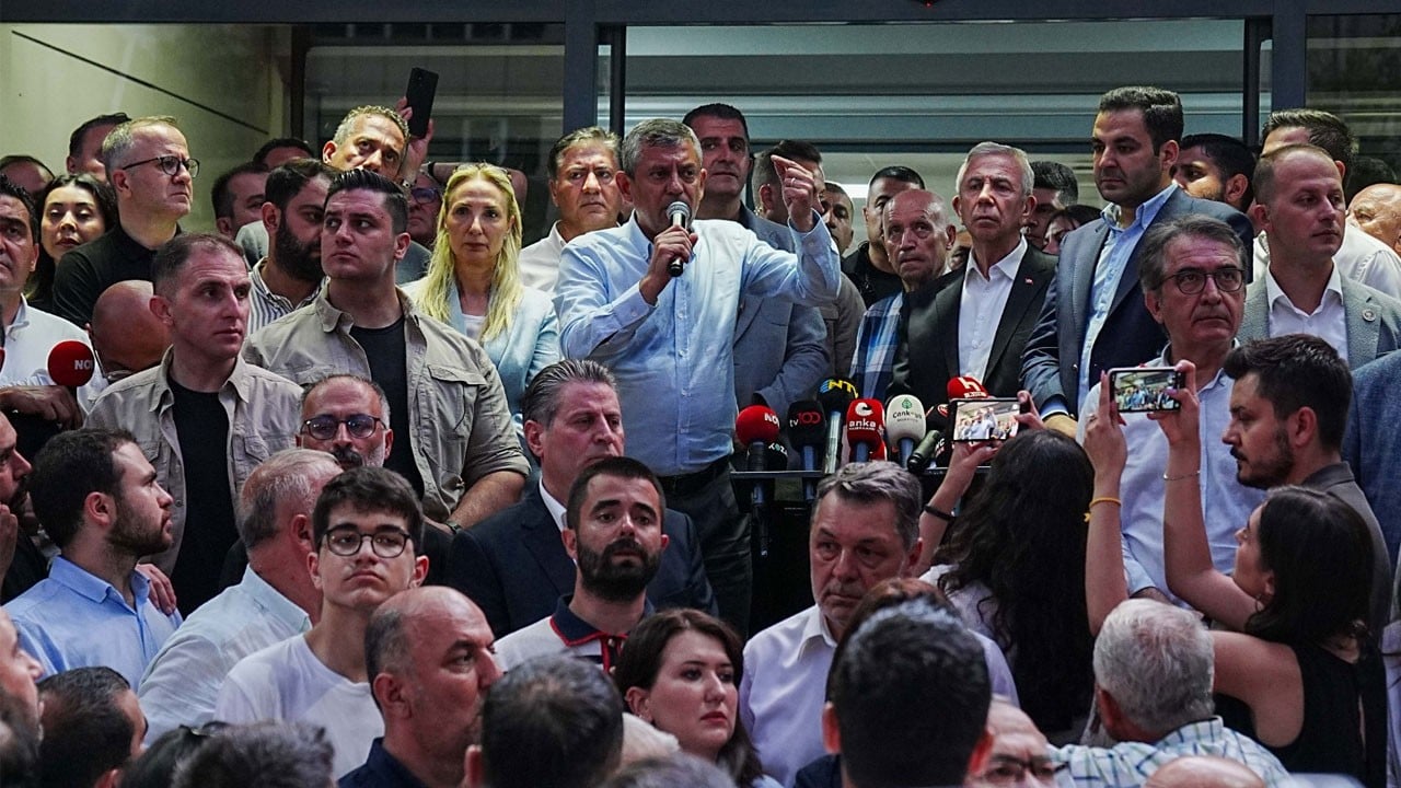 Delege hırsızlığını AK Parti üzerinden örtme telaşı! Özgür'cülerden yeni moda propaganda