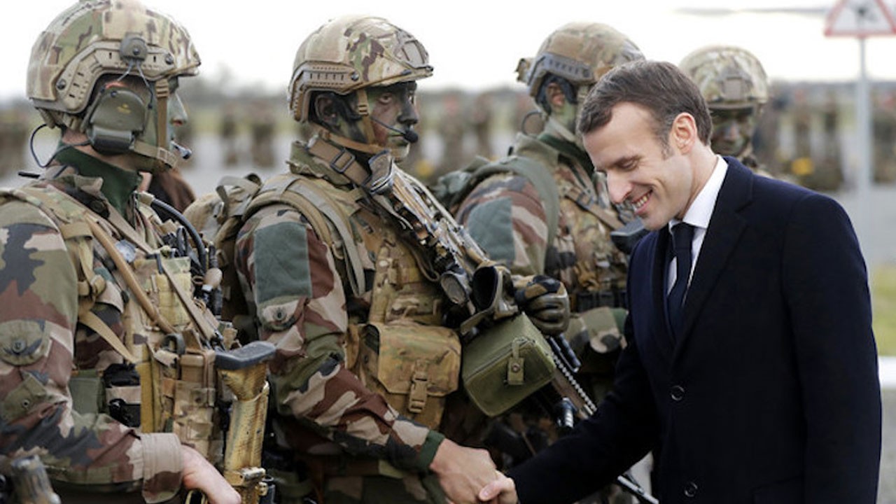 'Deli Macron'un savaş hazırlığını Yunan basını deşifre etti: 50 bin Fransız’ı katliama gönderecek!