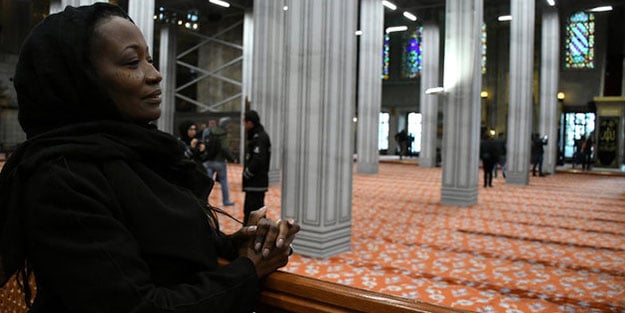 Della Miles ziyaret için geldiği Türkiye'de Müslüman oldu