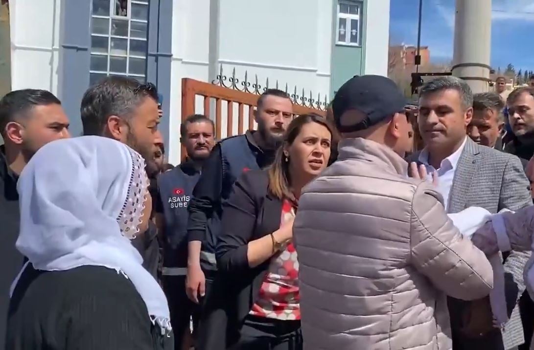 Dem Partililerden seçim günü büyük namussuzluk! Tüh sizin suratınıza