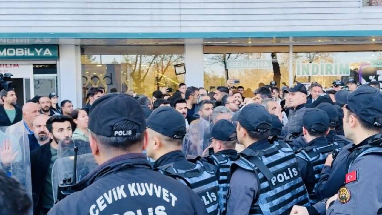 DEM provoke etti, polis ekiplerine saldırdılar! Yaralılar var