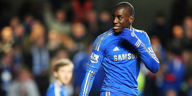 Demba Ba uçakta Kuran-ı Kerim okudu