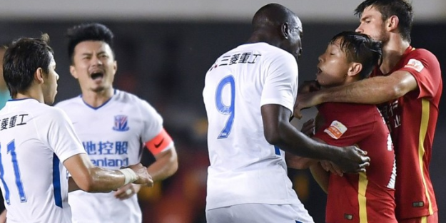 Demba Ba'ya ırkçı sözler! Çılgına döndü