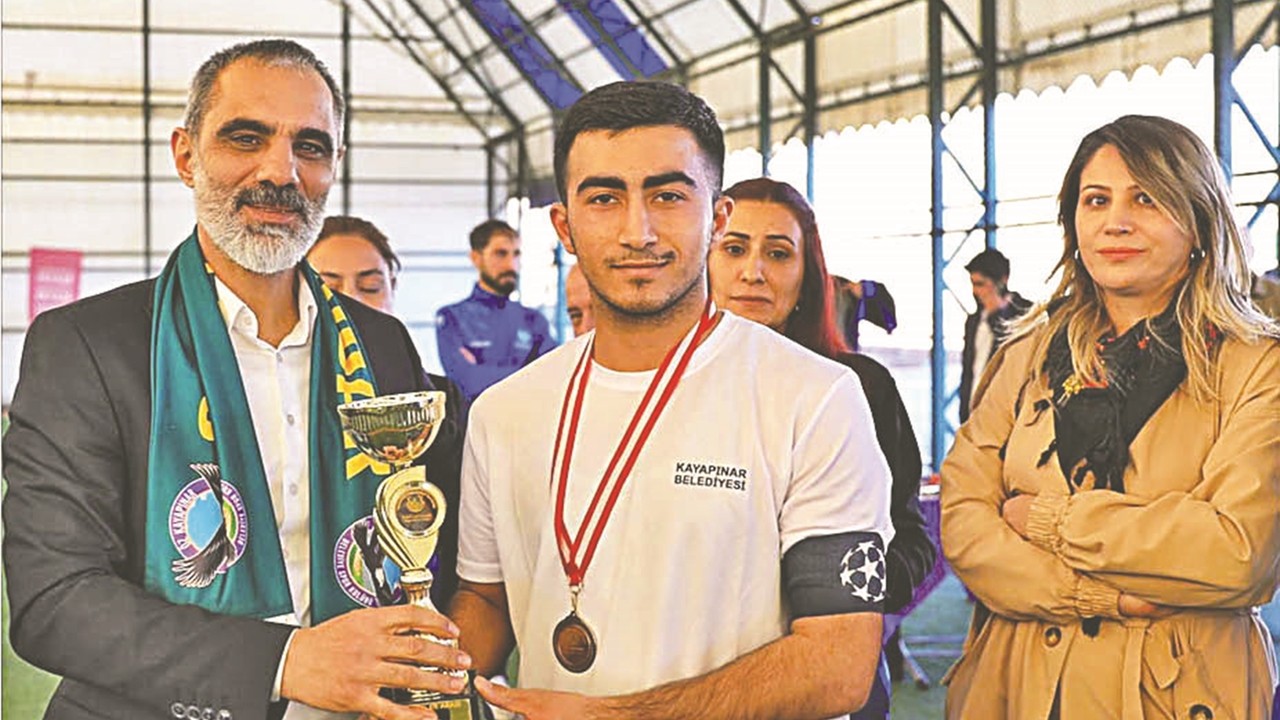 DEM’de CHP tipi kadrolaşma! Terörden atılan karısını müdür kadrosuna aldı