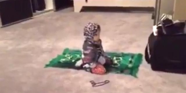 Demet Akalın'ın kızı namaz kıldı, Sol rahatsız oldu!