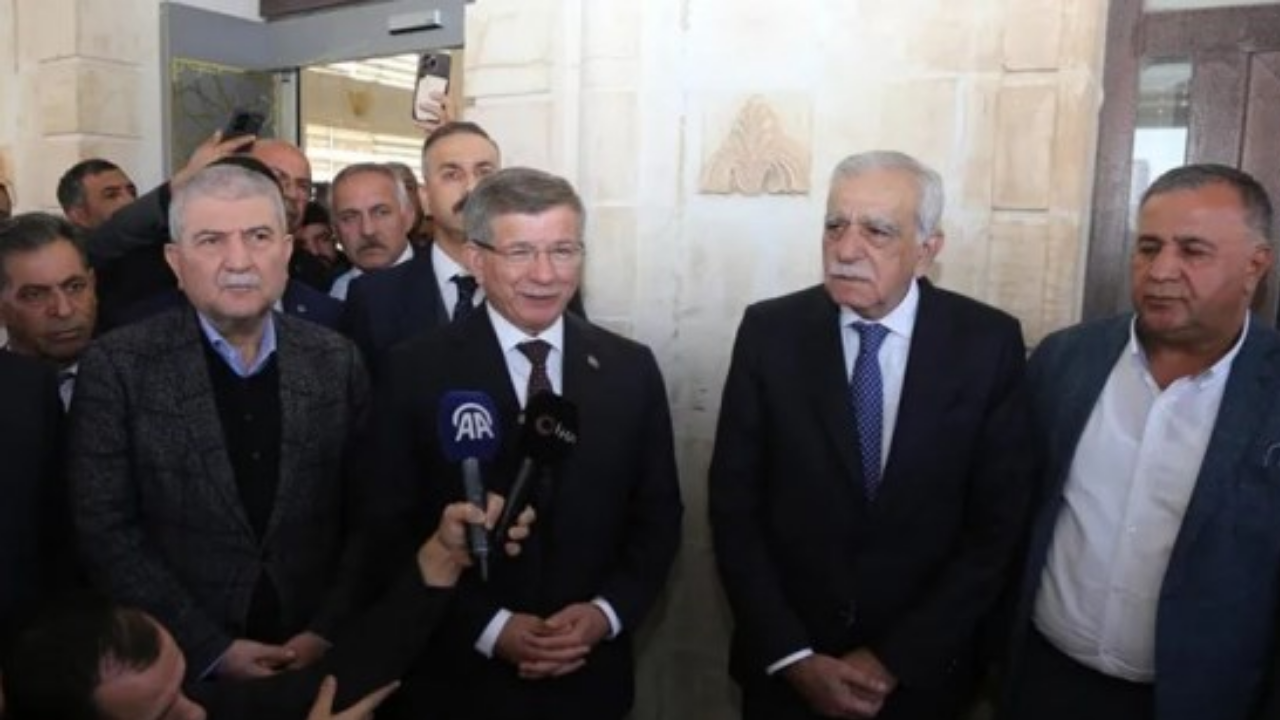 DEM’in kayığı için sıraya girdiler! İmamoğlu indi Davutoğlu bindi