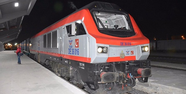 Demir İpek Yolu'nun ilk treni geldi