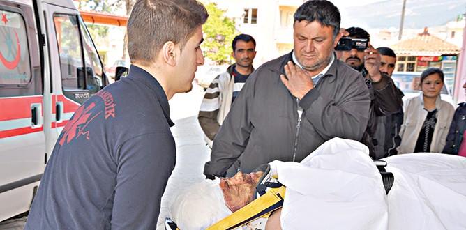 Demir işçileri yüksek gerilime kapıldı: 1 ölü