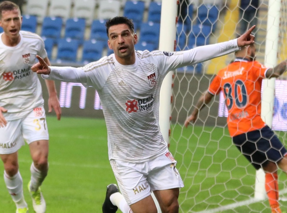 Demir: “Kalp kırıkları yüzünden ayrılıyorum” 