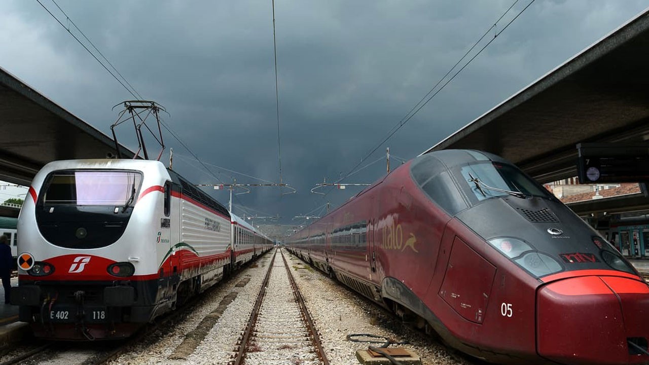 Demir yolu işçileri 21 saatlik greve gitti