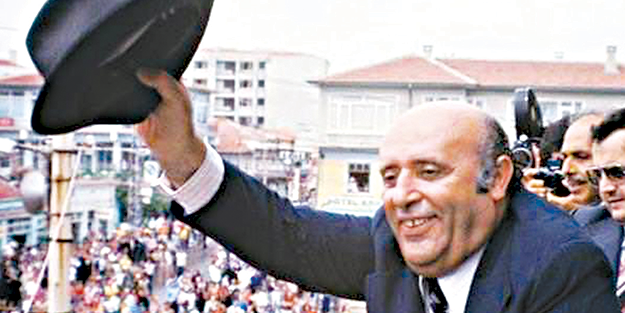 Demirel, Akit’i dâvâ yağmuruna tutmuştu