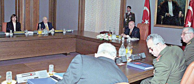 Demirel için suç duyurusu