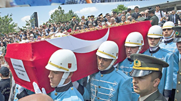 Demirel’e milletsiz tören