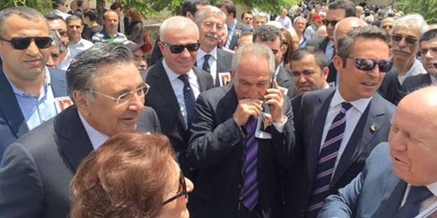 Demirel’in cenazesinde gırgır şamata!