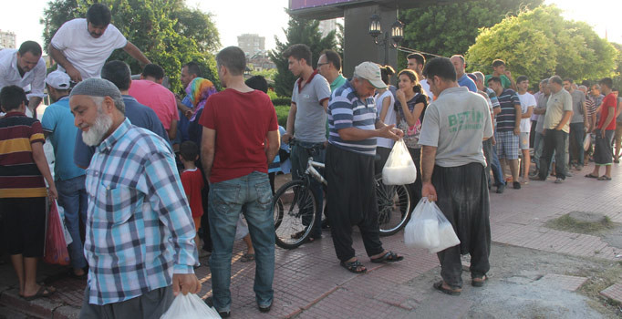 Demirkazık Dağları'ndan getirilen karlar 1 liraya satılıyor