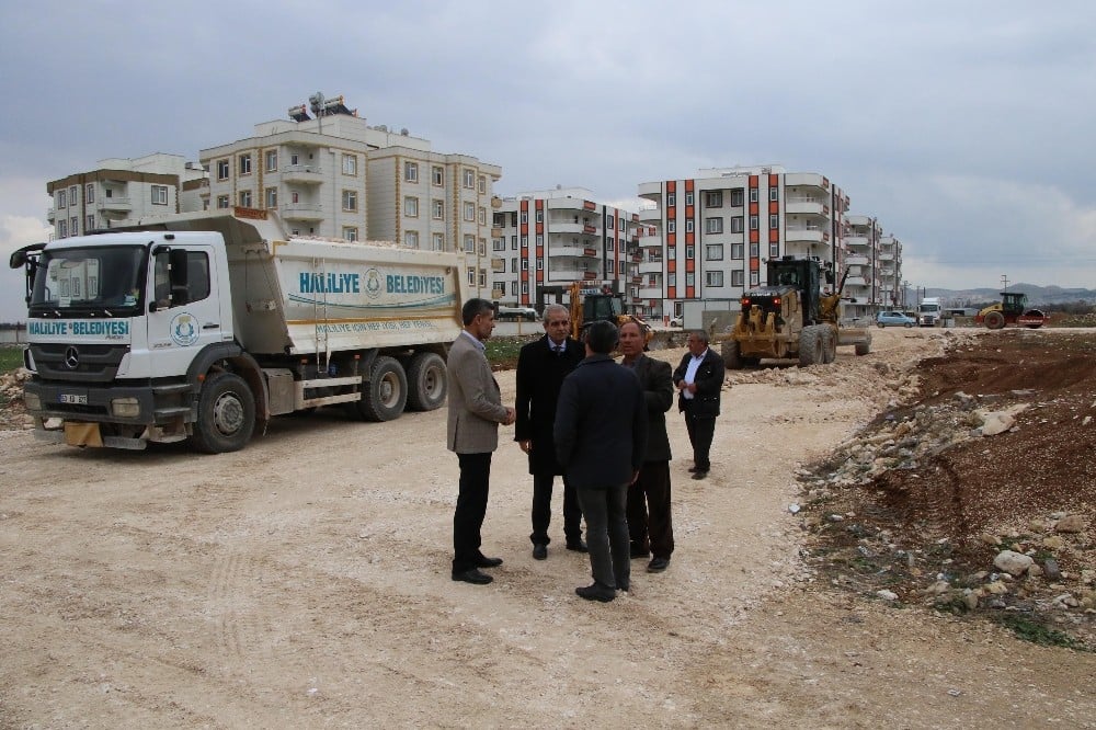 Demirkol mahallelerde yol çalışmalarını inceledi 