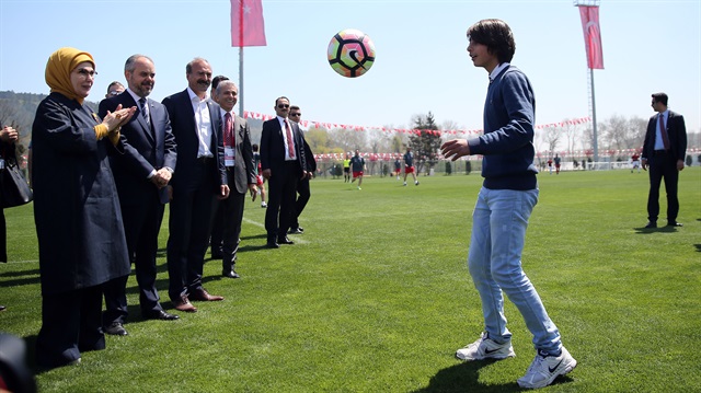 Demirören Türkiye'nin 'Messi'sini tanıttı