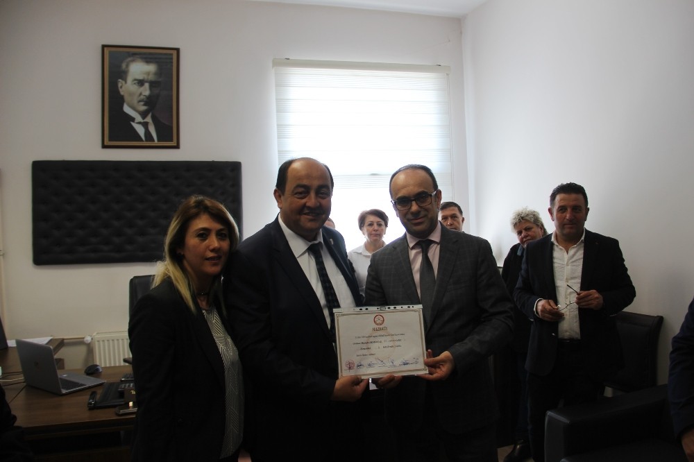 Demirtaş, Başol ve Belediye Meclis Üyeleri mazbatalarını aldı 