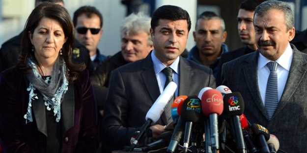 Demirtaş: Bayrağın yakılması provokasyon