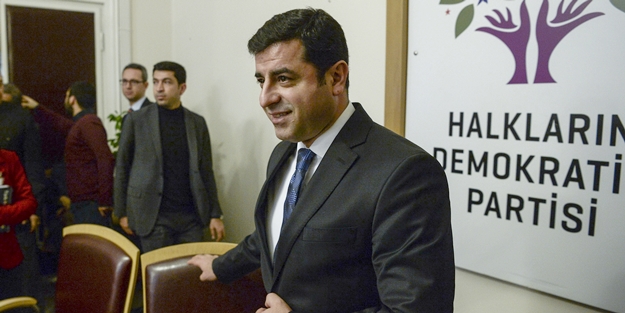 Demirtaş: Batıda niye hendek kazılmıyor