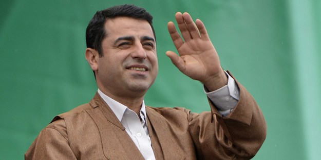 Demirtaş toplantıyı iptal etti, acilen o ülkeye gidiyor!