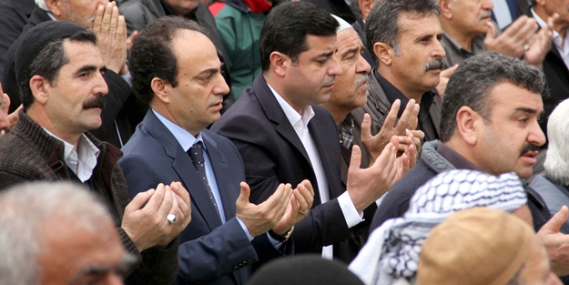 Demirtaş: Üç aylar geliyor operasyonları durdurun!