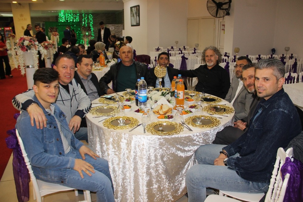 Demirtaş ve voleybolcular yemekte buluştu 