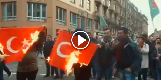 Demirtaş'ın destekçileri Türk bayrağını yaktı!