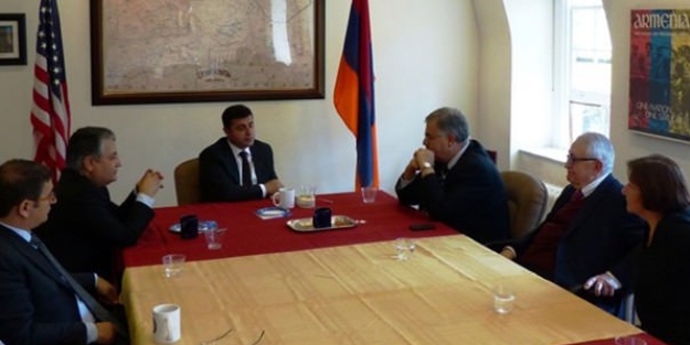 Demirtaş'ın 'Ermeni flörtü' belgelendi