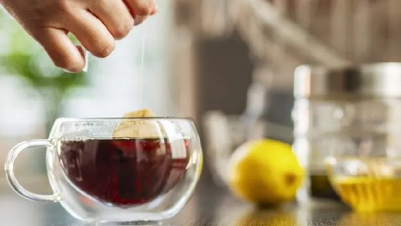 Demlerken bu ayrıntıya dikkat! Eğer çayın rengi bu şekildeyse...