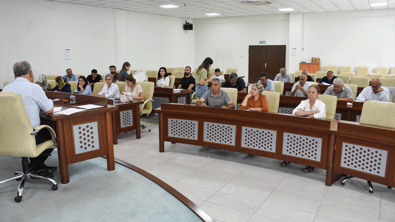 Dem'li belediyeden meclis toplantısı sonrası işçi kıyımı Bağlar Belediyesi, haftanın son iş gününde 31 işçiyi işten attı