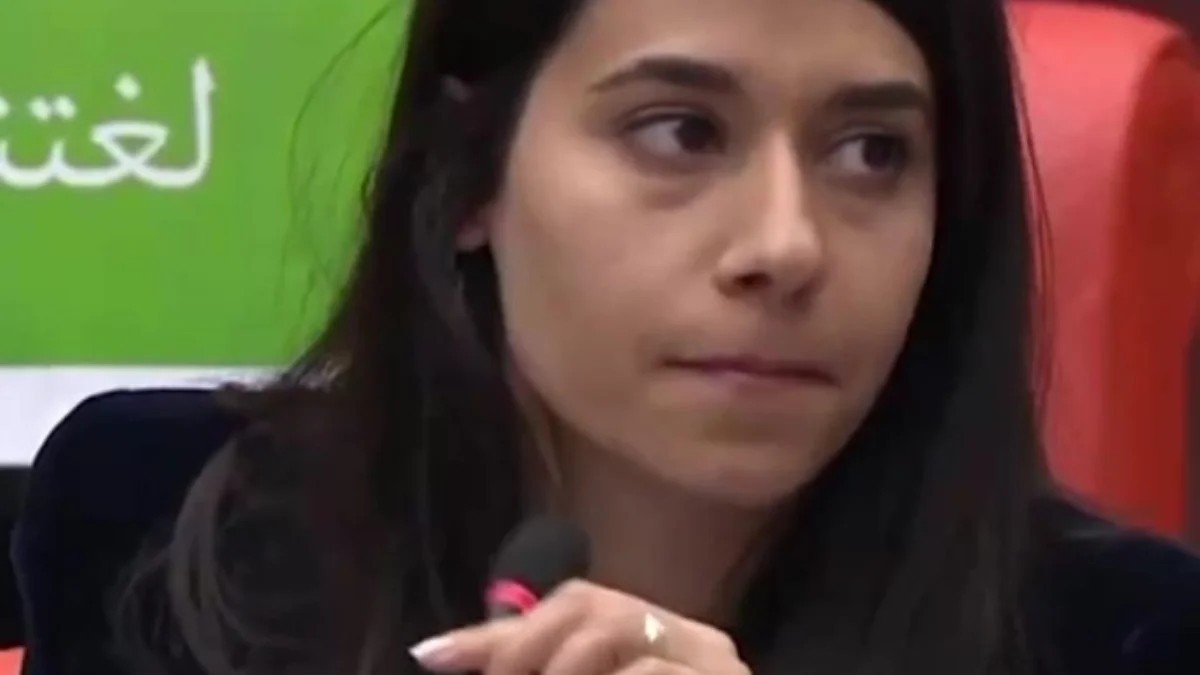 DEM'li Beritan Güneş minik Narin'i suistimal ederek Kürdistan propagandası yaptı!DEM'li Beritan Güneş minik Narin'i suistimal ederek Kürdistan propagandası yaptı!