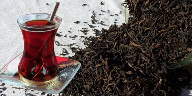 Demlikte kalan çayı sakın atmayın! Demlikte kalan çayla bakın neler yapılıyor!