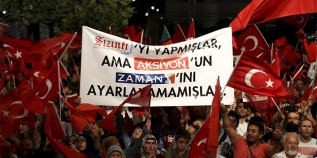 Demokrasi nöbetinden dikkat çeken pankartlar