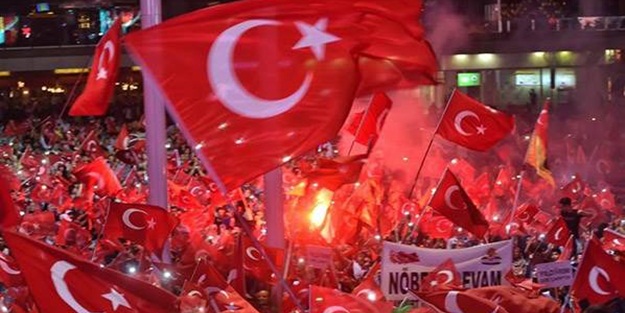 Demokrasi nöbetini kana bulayacaklardı!