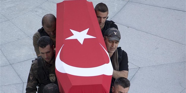Demokrasi şehitleri son yolculuğuna uğurlandı