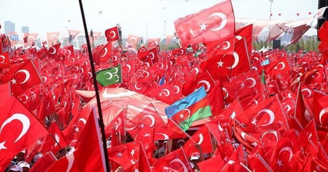 Demokrasi ve Şehitler Mitingi sosyal medyada lider