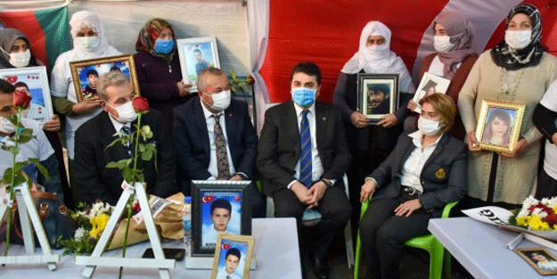 Gültekin Uysal'dan Diyarbakır annelerine ziyaret