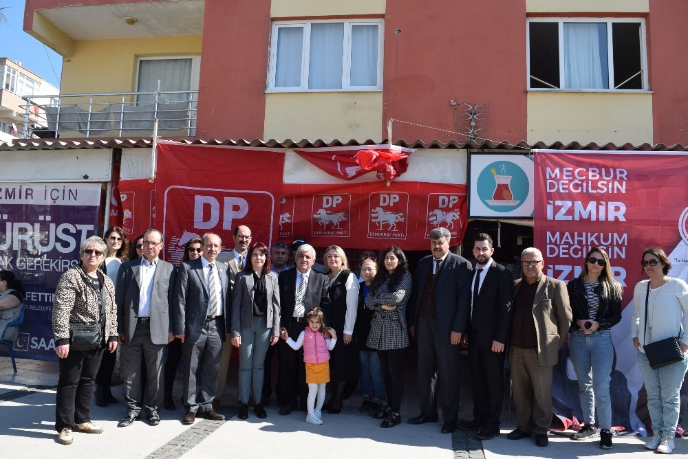 Demokrat Parti’nin Aliağa’daki seçim bürosu açıldı 