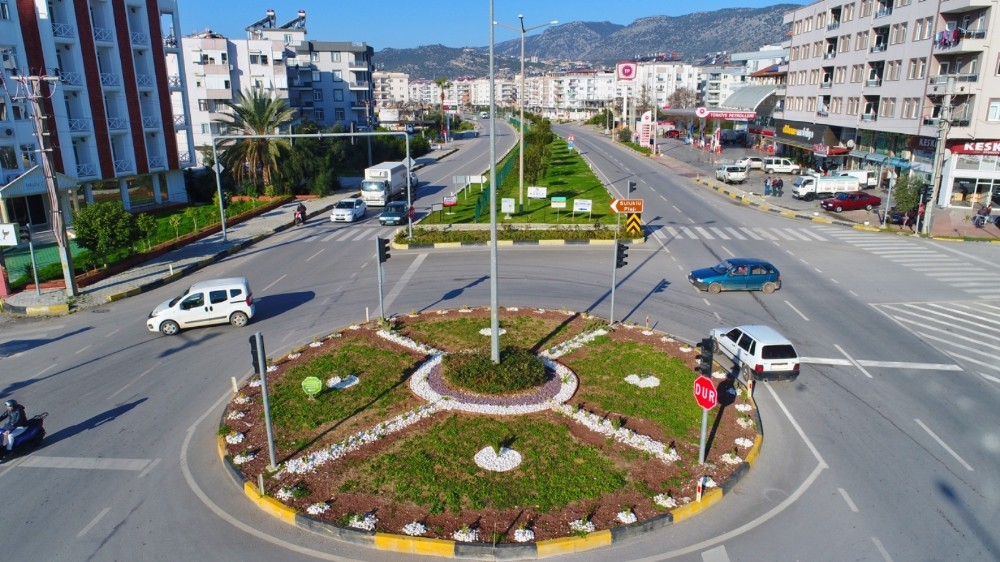 Demre’ye 40 bin mevsimlik çiçek 